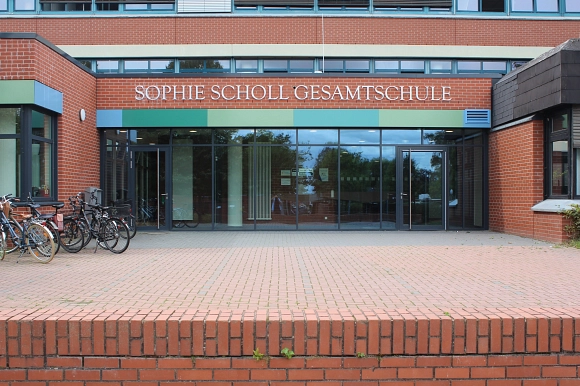 Schulgelände2.JPG